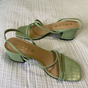 *Never Worn* Unisa Marie Heeled Sandal size 8.5 Green Croc Print